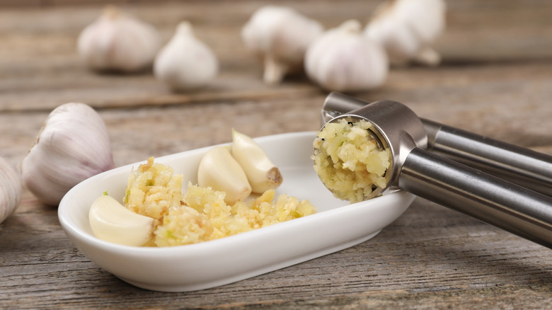 minced garlic with garlic press