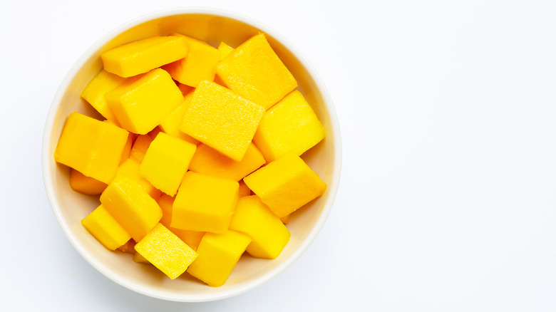 Sliced mango in bowl