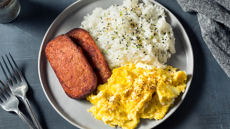 spam rice eggs on plate
