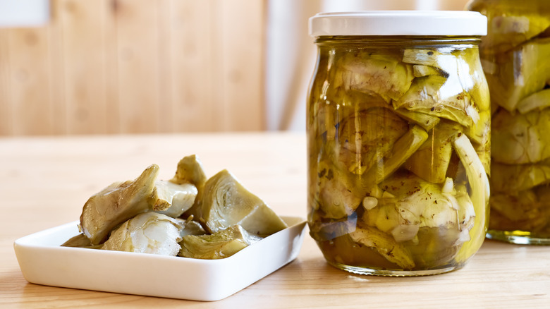 Quartered marinated artichoke hearts