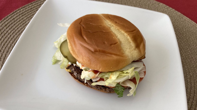 cheeseburger with lettuce and pickles