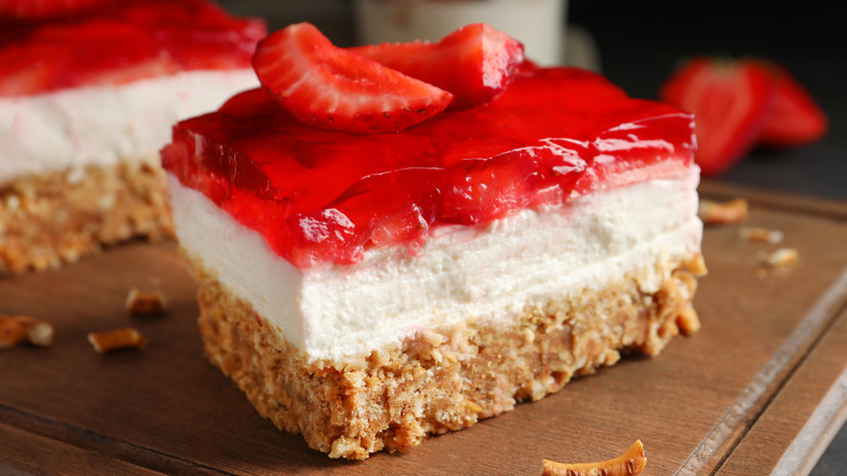 Strawberry pretzel salad 