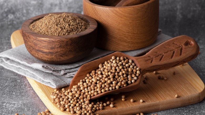 Coriander powder and seeds