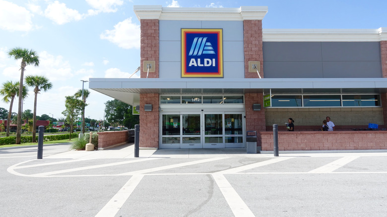 Aldi exterior