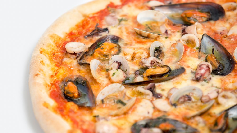 clams on pizza