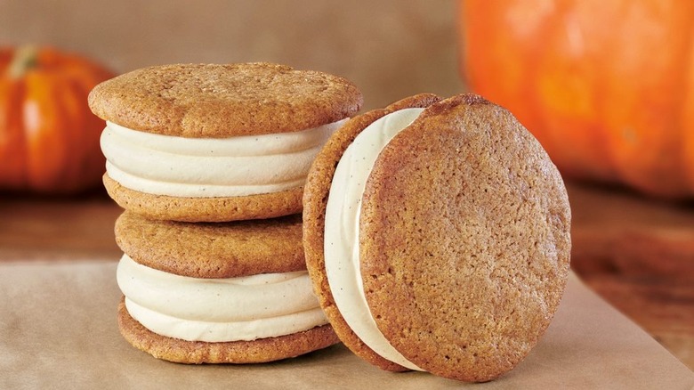 Pumpkin cookies sandwich