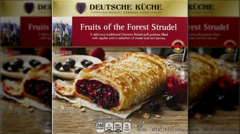 Deutsche Küche fruits of the forest strudel