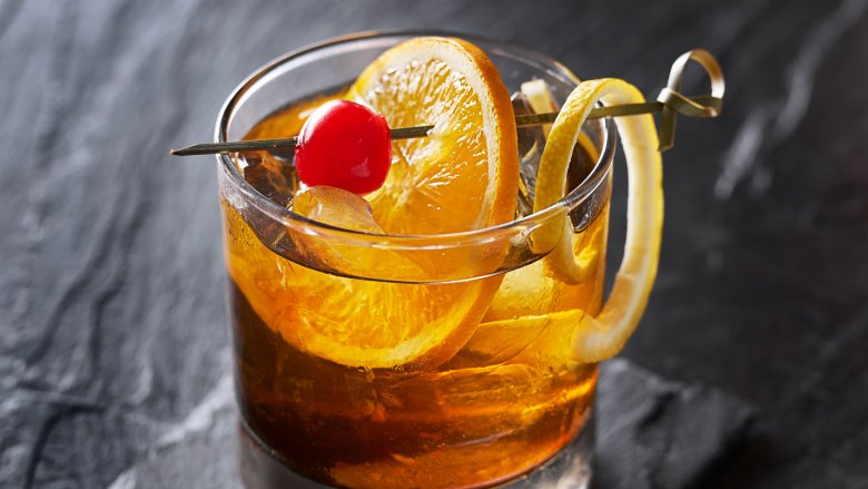 old fashioned cocktail