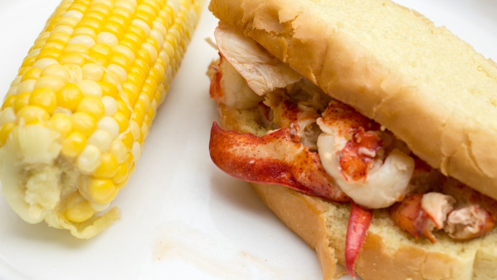 famous food Connecticut: Lobster roll