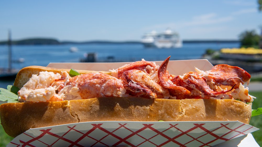 famous food Maine: Lobster roll