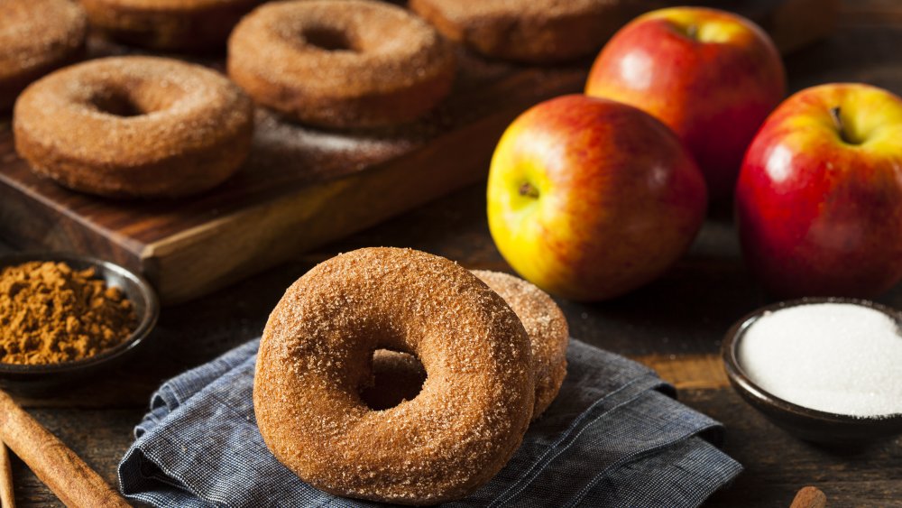 famous food apple cider donuts