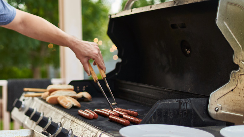 Hot dogs and buns grilling