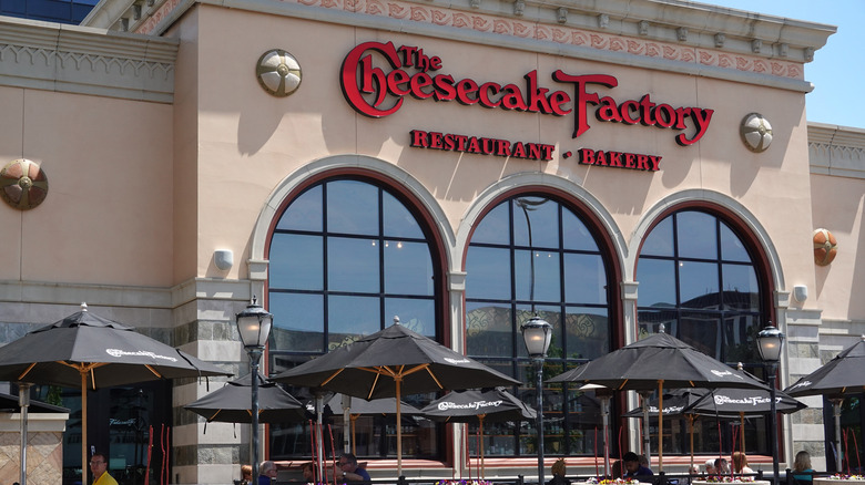 Exterior of The Cheesecake Factory