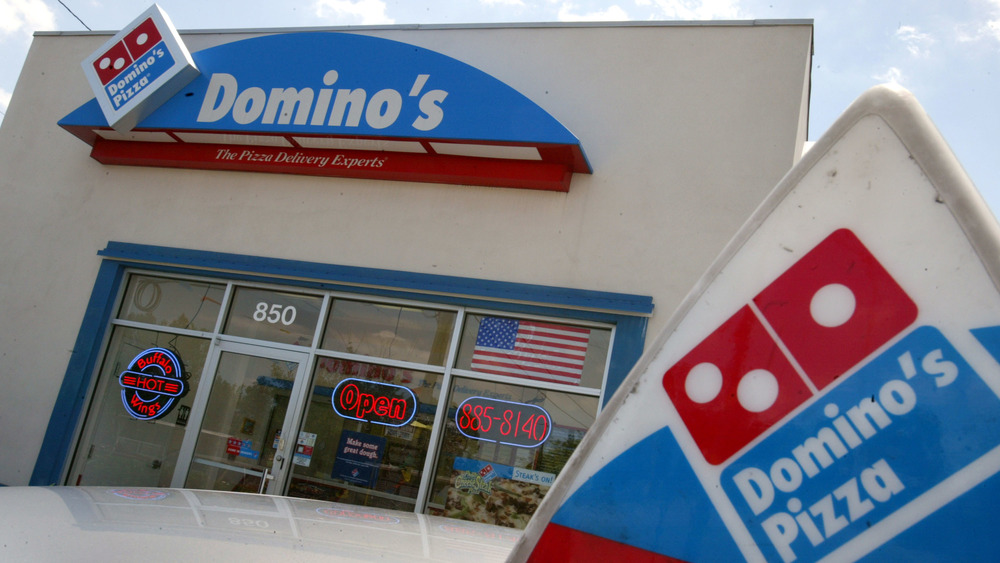 Domino's pizza delivery restaurant