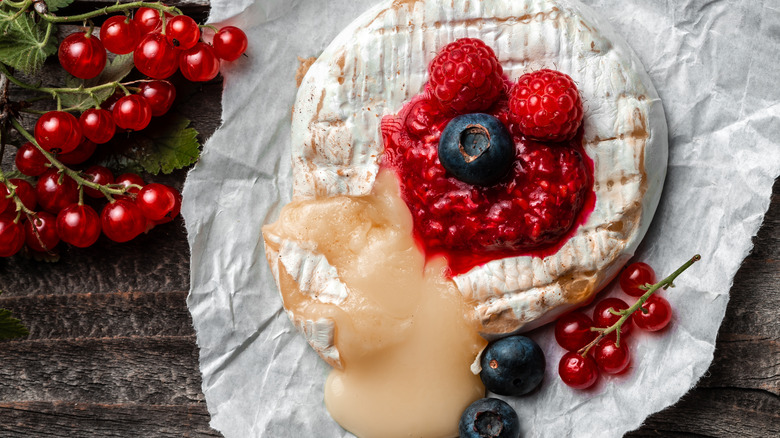 Baked Brie with Berries 