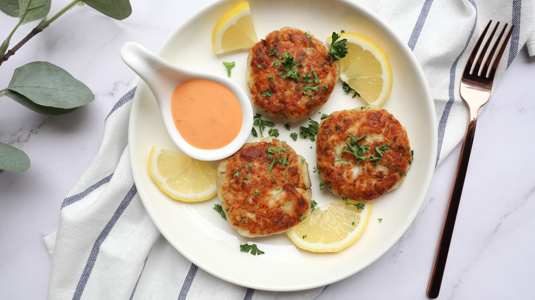 Three Crab Cakes with Sauce 