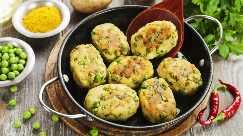 A pan of aloo tikki