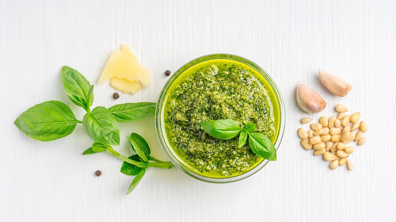 fresh basil pesto 