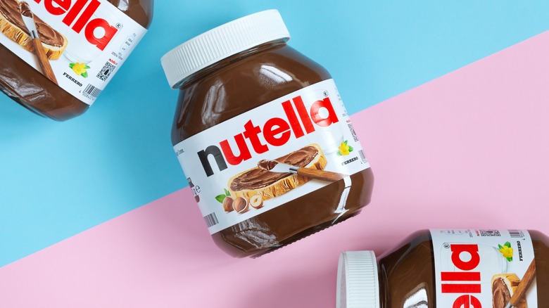 Layout of three Nutella jars 