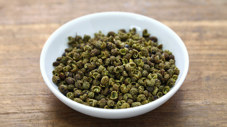 A bowl of peppercorn