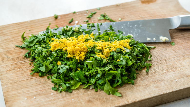 preparing gremolata