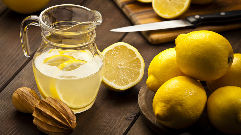 lemon slices in water pitcher