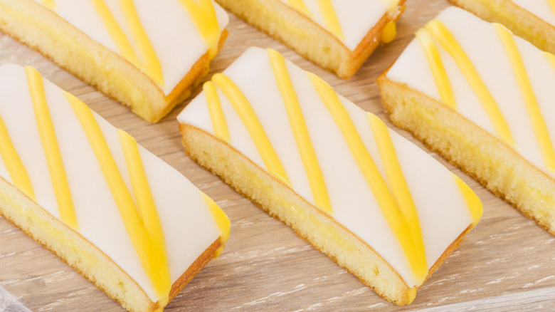 lemon bars with drizzle icing