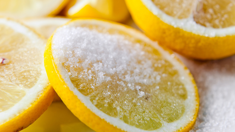 lemon slices with sprinkled sugar