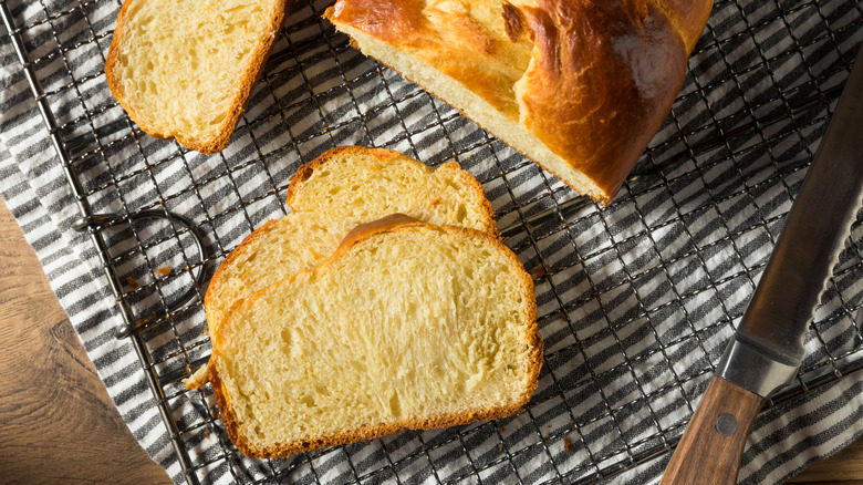 Slices of brioche on a cooling rack