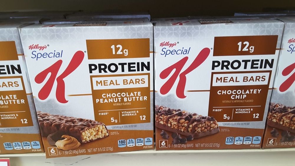 Line of Special K meal bars on store shelf