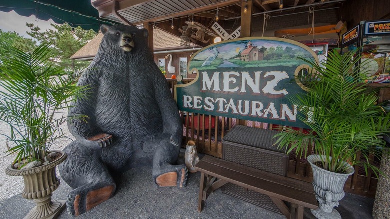 Menz Restaurant bear statue