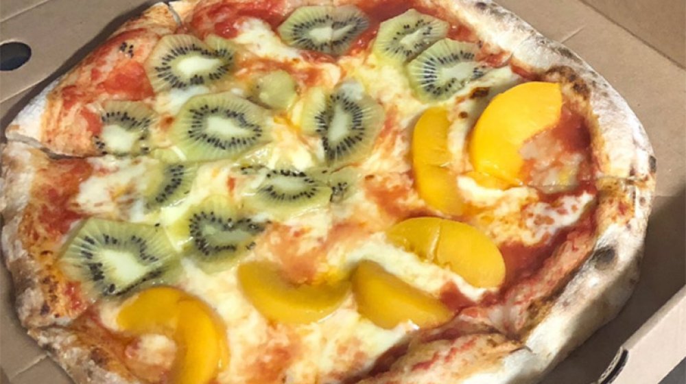 peach kiwi pizza