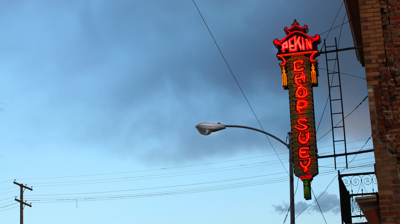 Neon sign Pekin Noodle Parlor