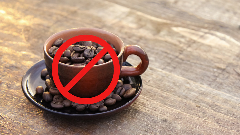 A prohibit sign over a coffee cup