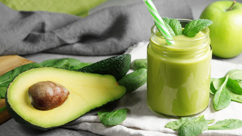 Avocado and spinach smoothie