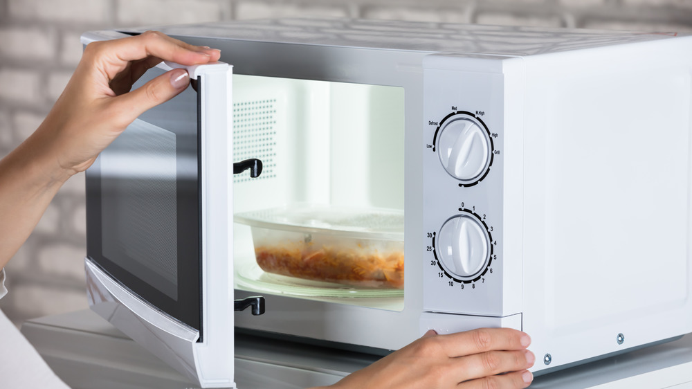 Microwave reheating food