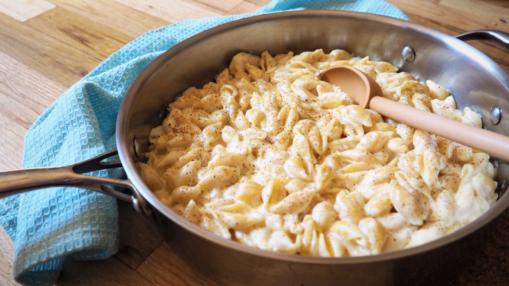 how to make baked mac and cheese with this one-pot mac and cheese recipe