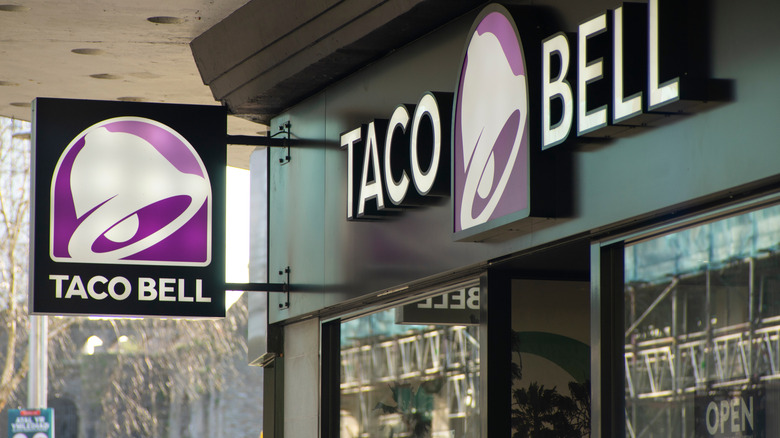 Taco Bell restaurant exterior