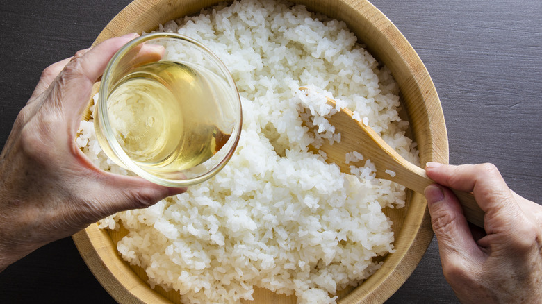 pouring vinegar into rice 