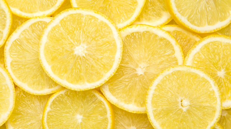 Slices of lemon