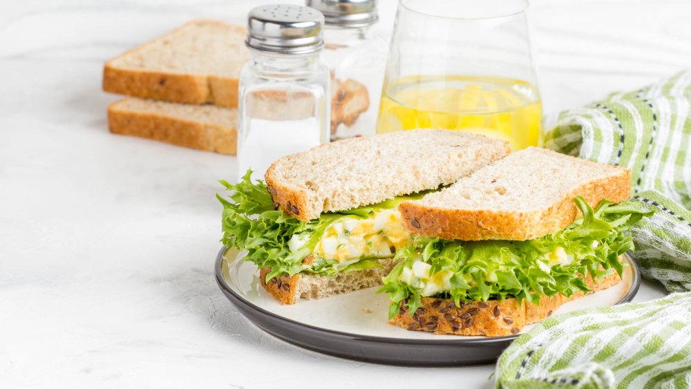 Egg salad sandwich