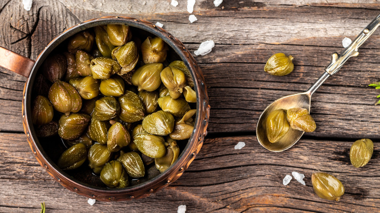 Capers in a bowl