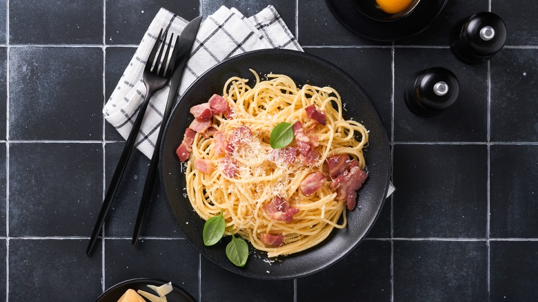 A plate of pasta carbonara