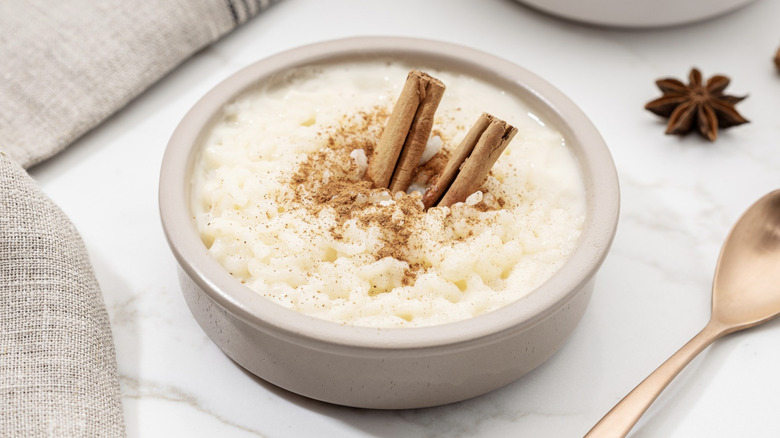 rice pudding with cinnamon sticks