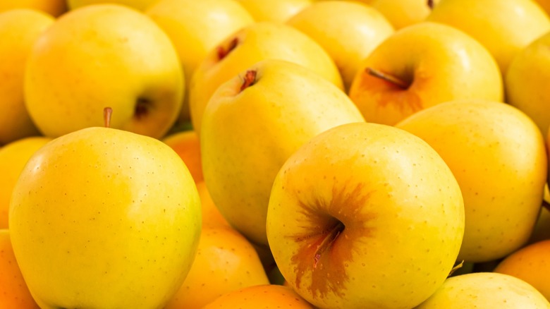 Pile of Golden Delicious apples