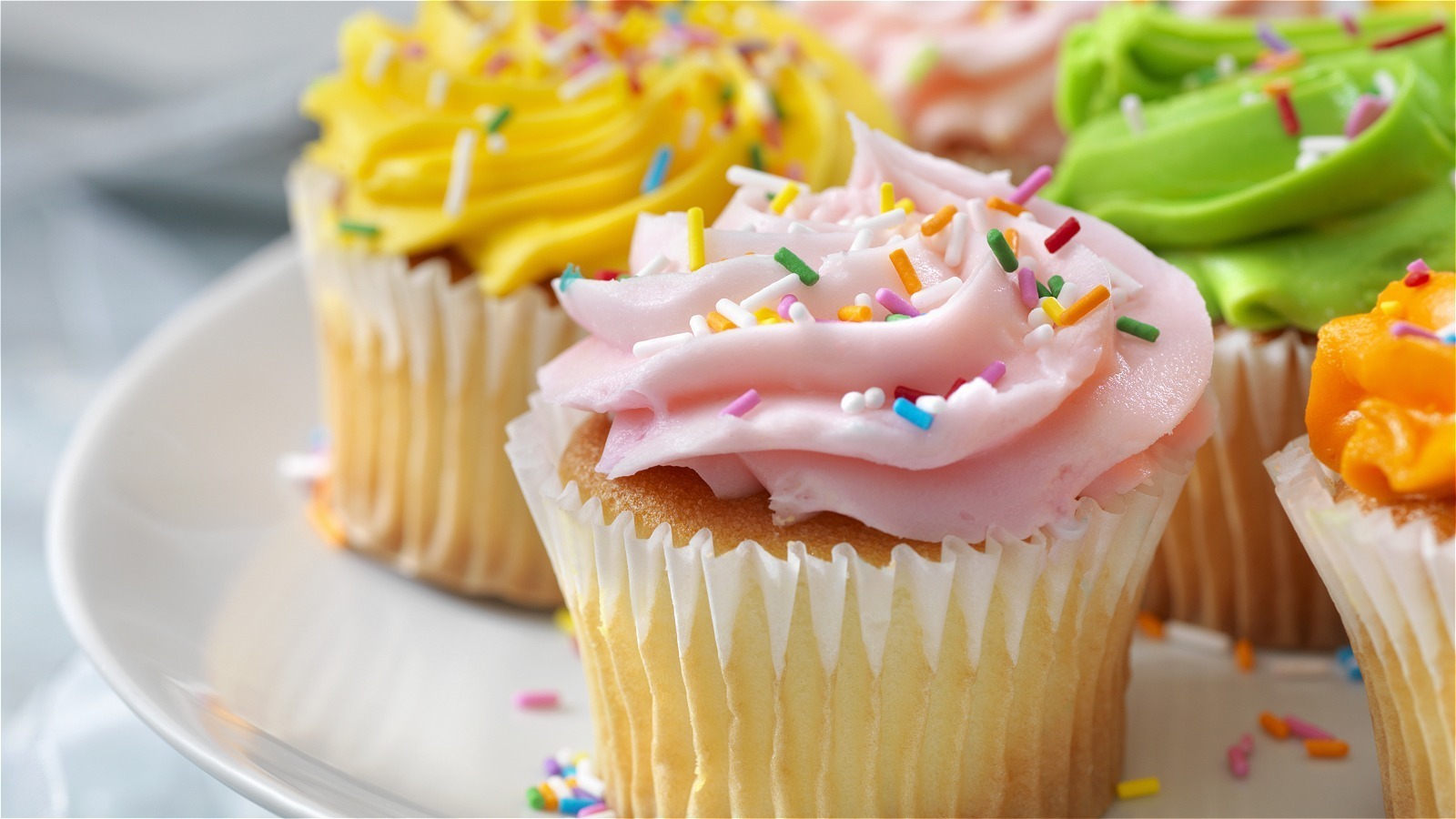 The Piping Bag Hack That Makes Frosting Cupcakes A Breeze