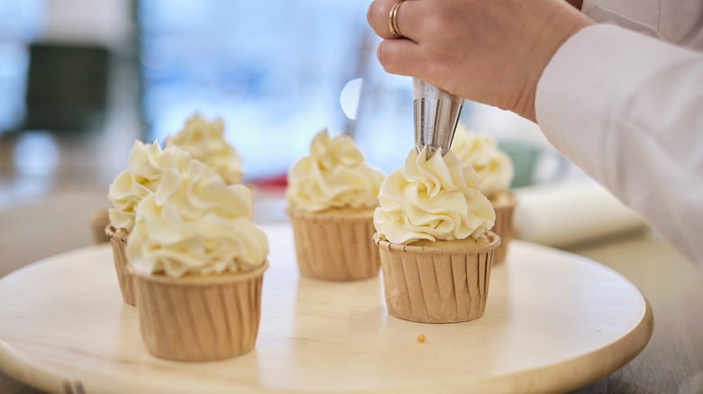 Piping Bag Cupcakes Frosting