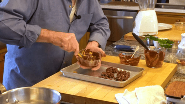 Jacques Pépin making his chocolate crispy flakes 