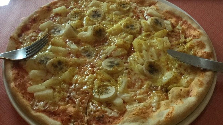 pizza topped with bananas