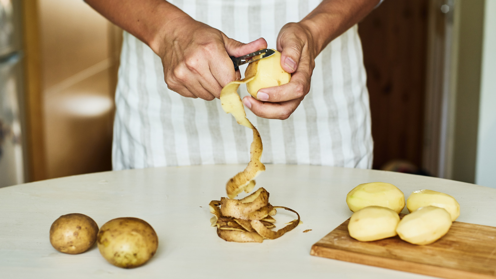 This Mind-Blowing Potato-Peeling Hack Doesn't Even Use a Vegetable